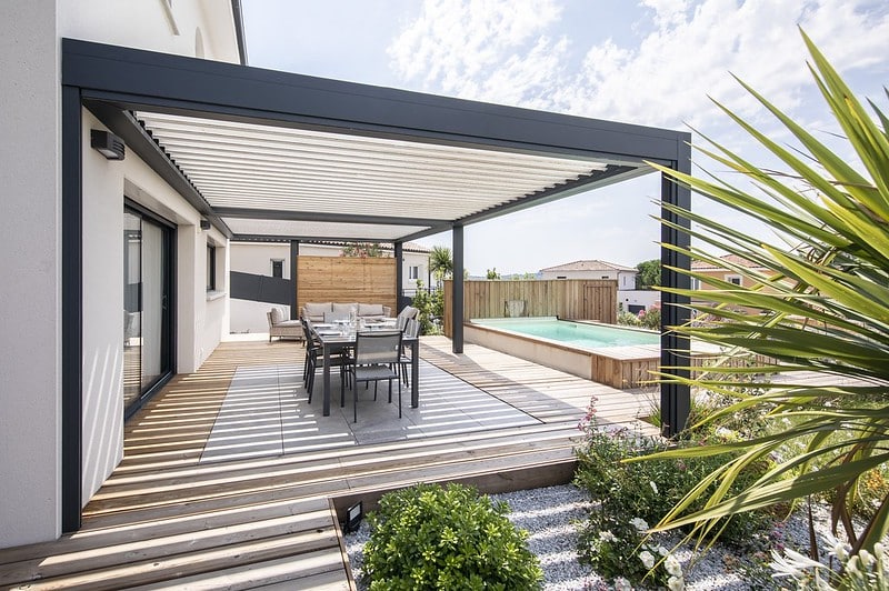 Comment fonctionne une pergola bioclimatique ?