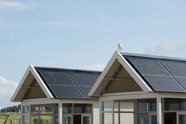 Taxe panneaux solaires : est-ce que la revente d’électricité est imposable ?