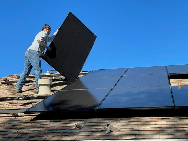 Quel est le vrai coût d’une centrale photovoltaïque sur le toit ? Comparez les coûts et les gains à long terme